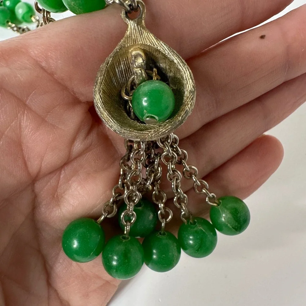 Vintage Tassel Necklace Green Plastic Beaded Gold‎ Tone Textured Shell Statement